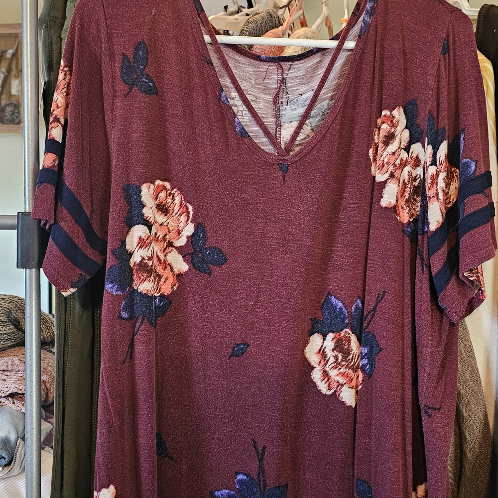 Floral V-Neck Short Sleeve Tee